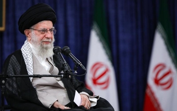 اہم خطبے : ایرانی بچوں اور نوجوانوں کے خلاف دشمن کے منصوبے نا کام ہو چکے ہیں