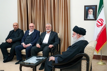 حماس کے رہنما اسماعیل ہنیہ کی رہبر انقلاب اسلامی سے ملاقات